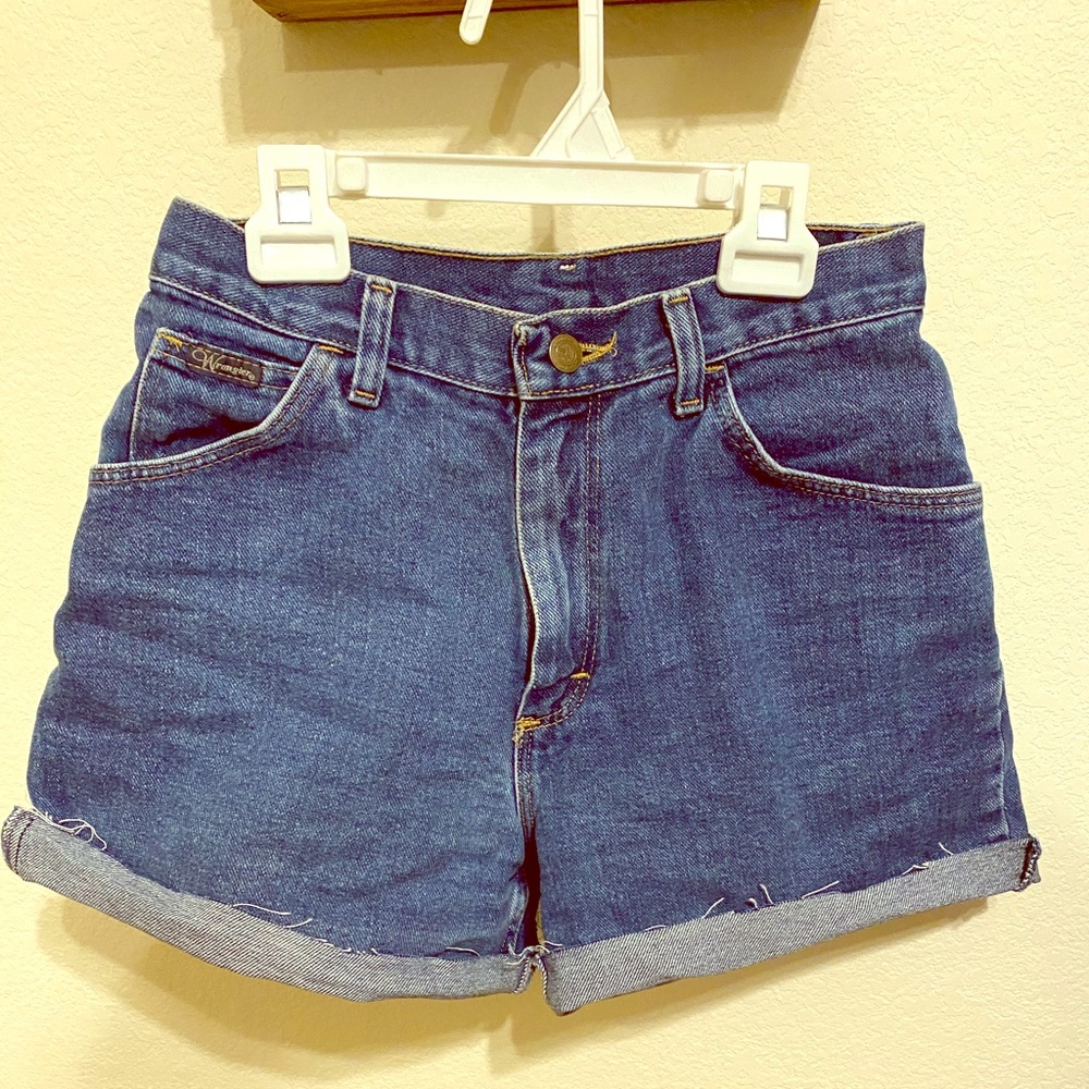 High-waisted Wrangler jean shorts!